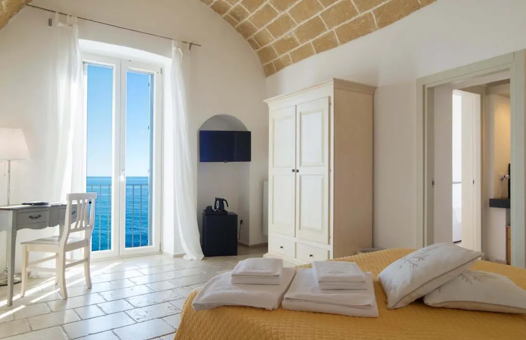 B&B Finestra Sul Mare-1