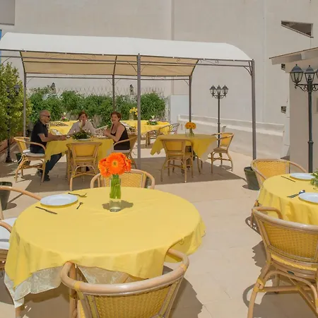 Relais Carlo V - Palazzo Storico-3